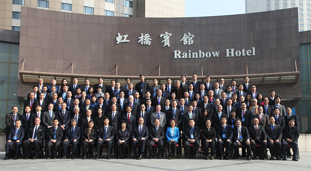 2016中國(guó)直銷行業(yè)規(guī)范發(fā)展國(guó)際交流研討會(huì)召開(kāi)，綠之韻集團(tuán)董事、執(zhí)行總裁勞嘉出席并代表集團(tuán)簽署《直銷企業(yè)自律承諾宣言》