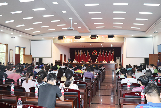 綠之韻集團董事長胡國安隨湖南省政協(xié)調(diào)研組安鄉(xiāng)調(diào)研