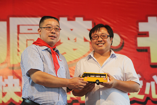 校車傳愛，書香助學(xué)——綠之韻快樂校車、愛心圖書捐贈安化山區(qū)孩子