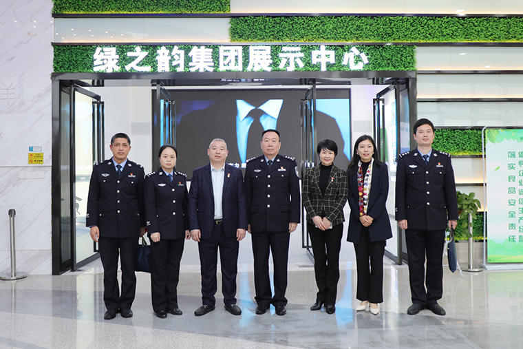 長沙市公安局知識(shí)產(chǎn)權(quán)犯罪偵查支隊(duì)領(lǐng)導(dǎo)一行蒞臨綠之韻調(diào)研指導(dǎo)