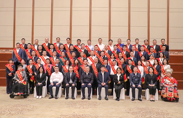 綠之韻集團(tuán)榮獲第四屆湖南慈善獎(jiǎng)“最具愛心捐贈(zèng)企業(yè)”