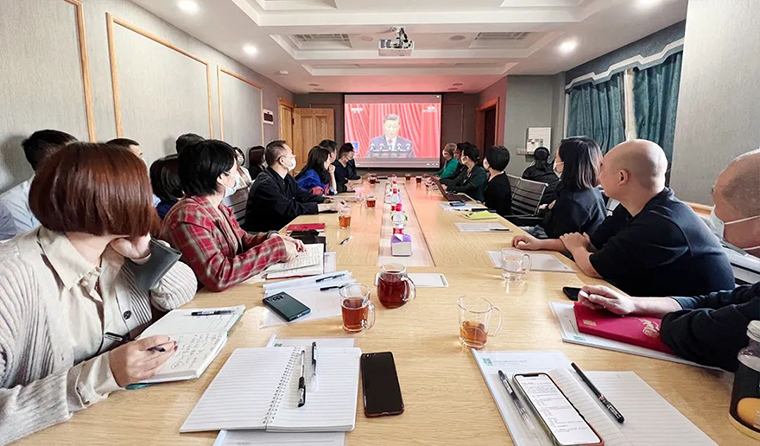 綠之韻集團(tuán)組織黨員、員工觀看二十大開幕會并集中學(xué)習(xí)深入討論報告精神