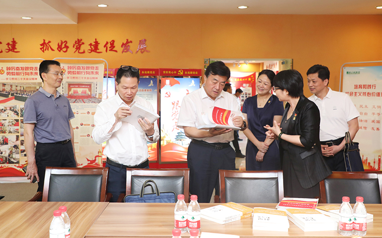 湖南省政協(xié)副主席李民一行蒞臨綠之韻集團調(diào)研指導