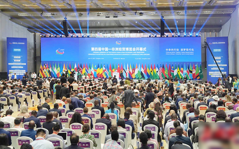 胡國(guó)安董事長(zhǎng)出席第四屆中非經(jīng)貿(mào)博覽會(huì)開幕式，以中醫(yī)藥賦能中非健康產(chǎn)業(yè)合作