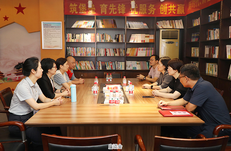 瀏陽市人大常委會(huì)副主任、市總工會(huì)主席張葵紅一行蒞臨綠之韻走訪慰問勞模先進(jìn)