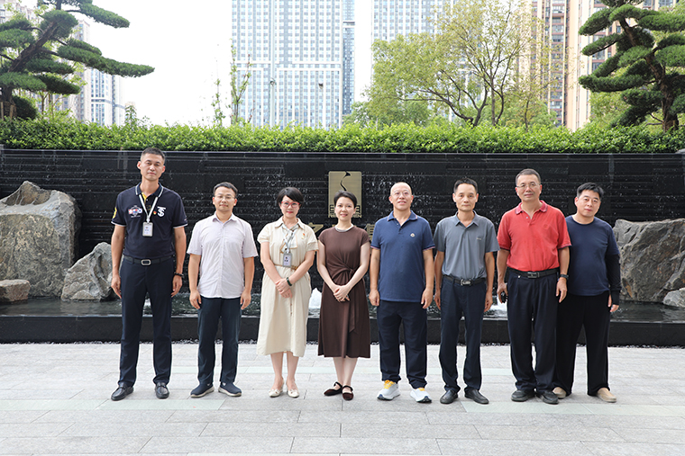 中共長沙市雨花區(qū)區(qū)委常委、政法委書記劉燕妮一行蒞臨綠之韻中心調研