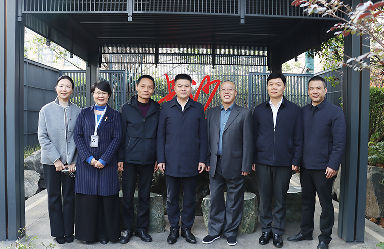 長(zhǎng)沙市雨花區(qū)人民政府區(qū)長(zhǎng)李磊一行蒞臨綠之韻中心走訪(fǎng)調(diào)研