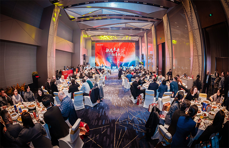 馭見(jiàn)未來(lái)·向善致遠(yuǎn)丨綠之韻集團(tuán)戰(zhàn)略領(lǐng)導(dǎo)人2025年度答謝晚宴盛大舉行