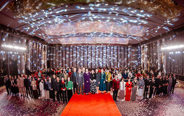 韌性共生 礪新共行丨綠之韻碧波庭2025年度表彰盛典暨答謝晚宴圓滿(mǎn)舉行