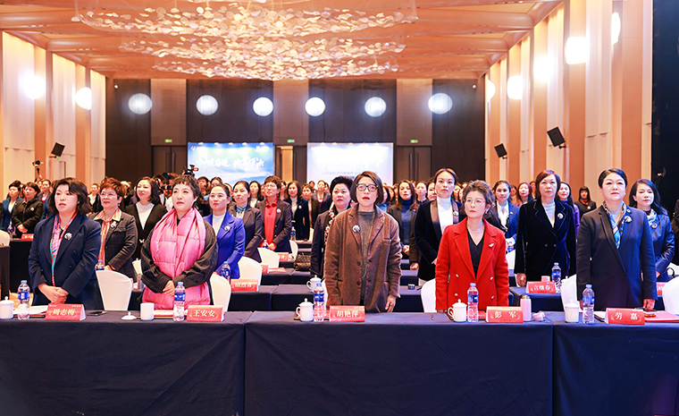 勞嘉總裁出席2025年湖南省女企業(yè)家協(xié)會(huì)年會(huì)，榮膺“卓越貢獻(xiàn)獎(jiǎng)”