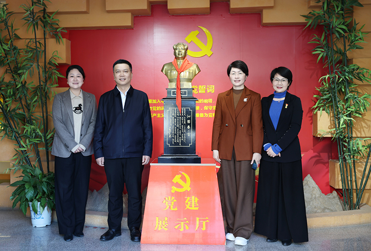 瀏陽(yáng)經(jīng)開(kāi)區(qū)黨工委書(shū)記孟立祥一行蒞臨綠之韻集團(tuán)調(diào)研